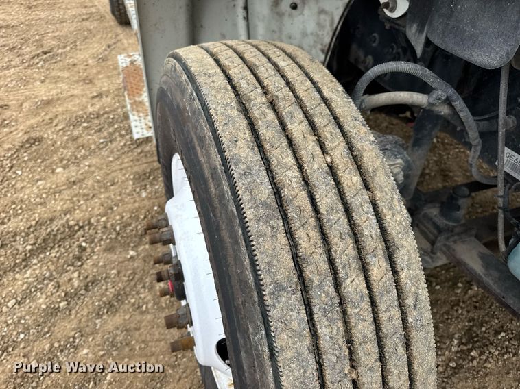 image for item DV4154 2015 Freightliner Business Class M2 semi truck