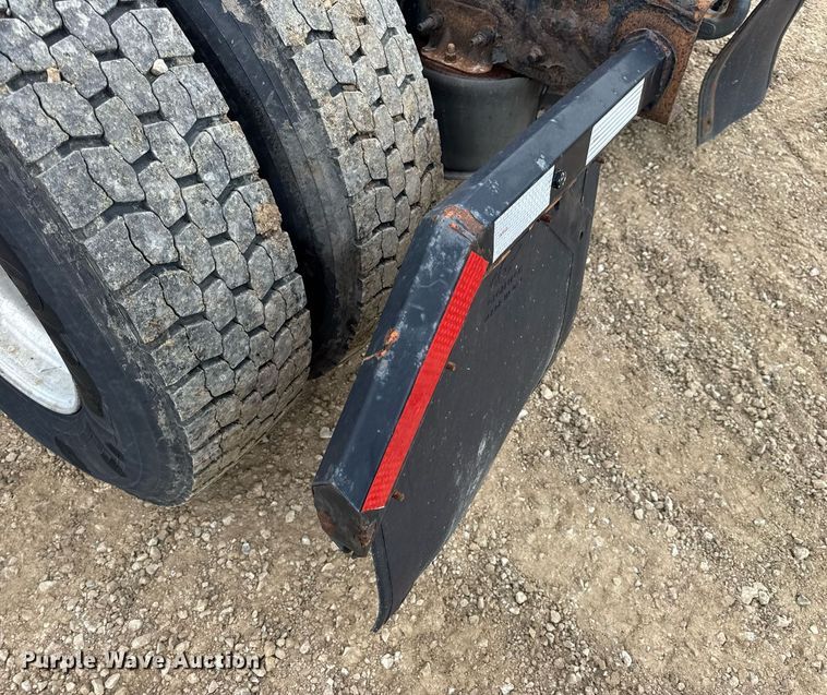 image for item DV4155 2014 Freightliner Cascadia semi truck