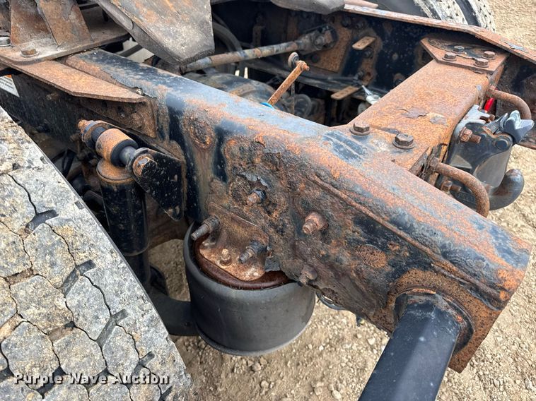 image for item DV4155 2014 Freightliner Cascadia semi truck