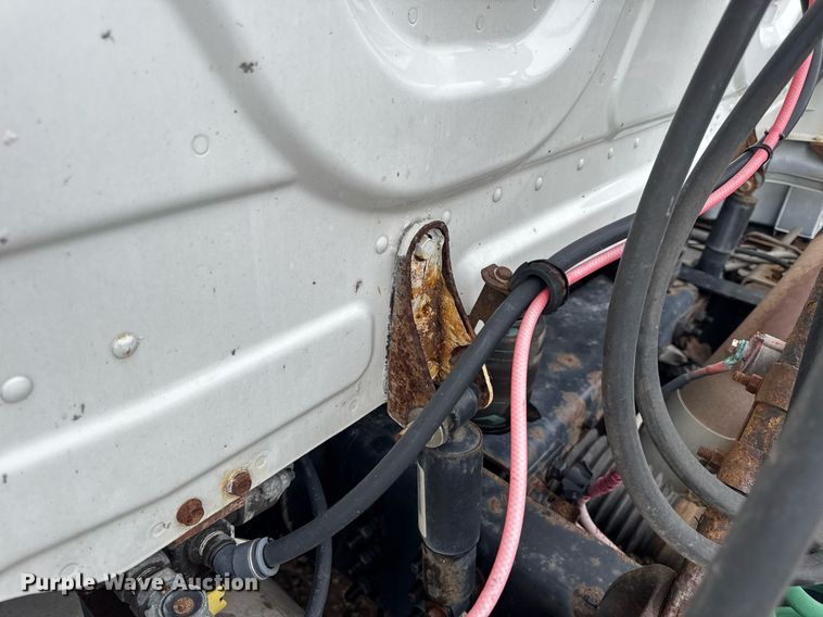 image for item DV4155 2014 Freightliner Cascadia semi truck