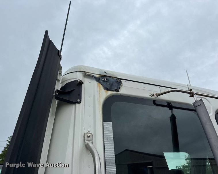 image for item DV4155 2014 Freightliner Cascadia semi truck