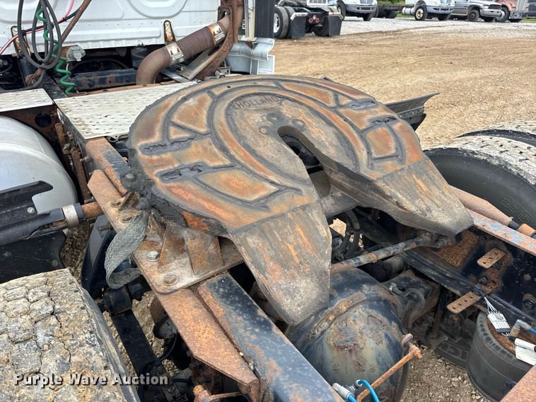 image for item DV4155 2014 Freightliner Cascadia semi truck