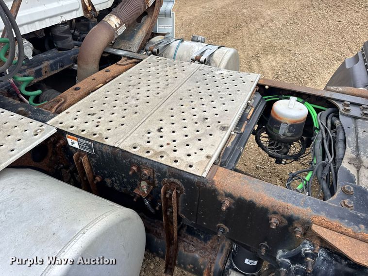 image for item DV4155 2014 Freightliner Cascadia semi truck