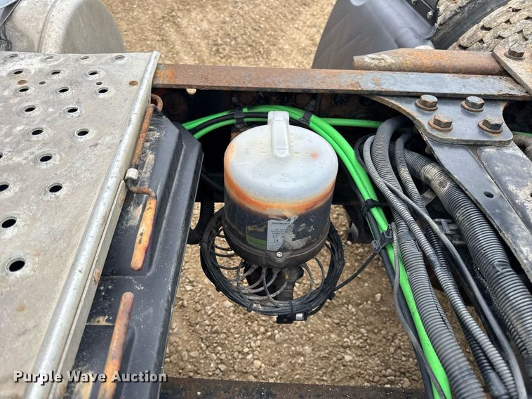 image for item DV4155 2014 Freightliner Cascadia semi truck