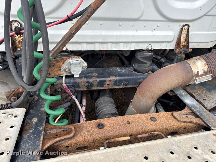 image for item DV4155 2014 Freightliner Cascadia semi truck