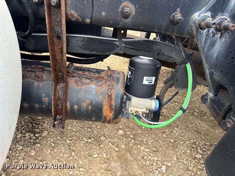 image for item DV4155 2014 Freightliner Cascadia semi truck