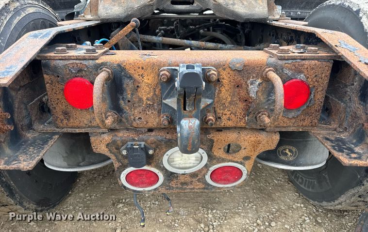 image for item DV4155 2014 Freightliner Cascadia semi truck