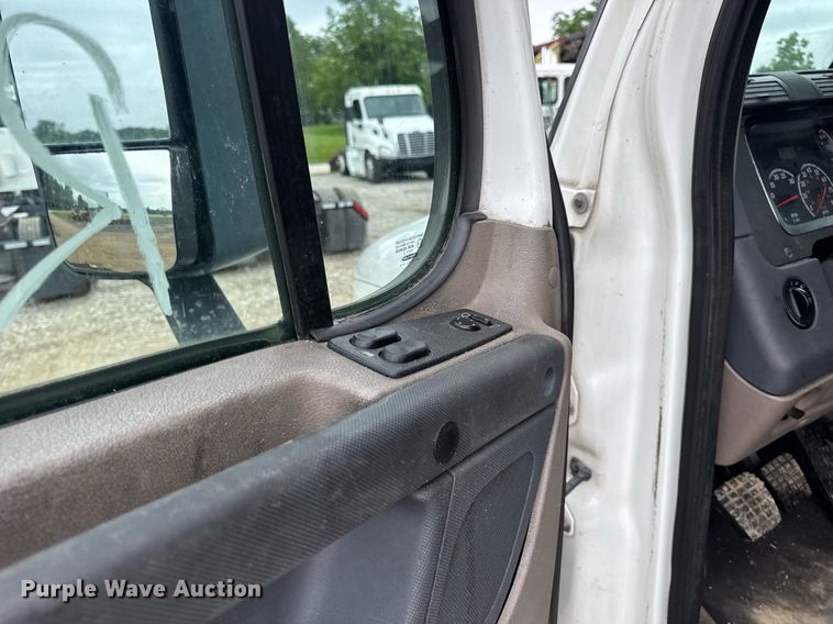 image for item DV4155 2014 Freightliner Cascadia semi truck