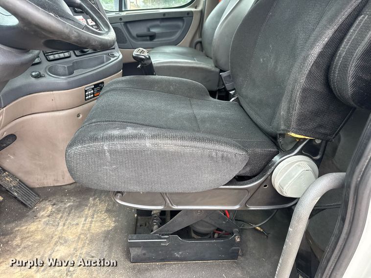 image for item DV4155 2014 Freightliner Cascadia semi truck