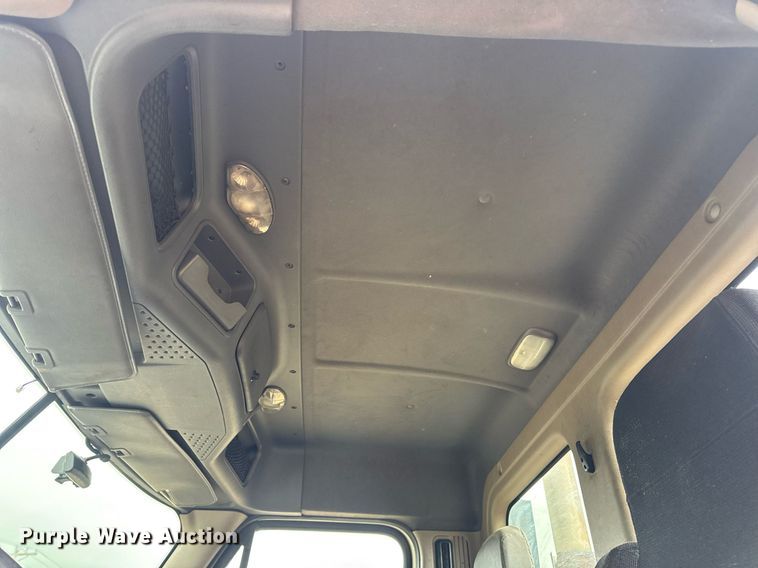 image for item DV4155 2014 Freightliner Cascadia semi truck