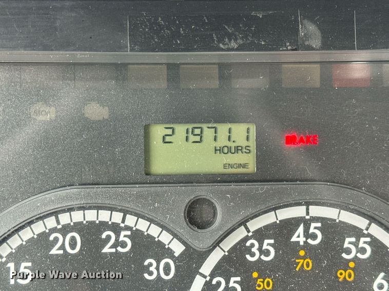 image for item DV4155 2014 Freightliner Cascadia semi truck