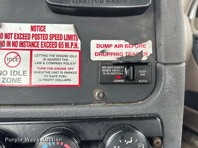 image for item DV4155 2014 Freightliner Cascadia semi truck