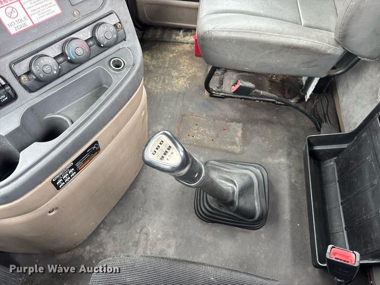 image for item DV4155 2014 Freightliner Cascadia semi truck