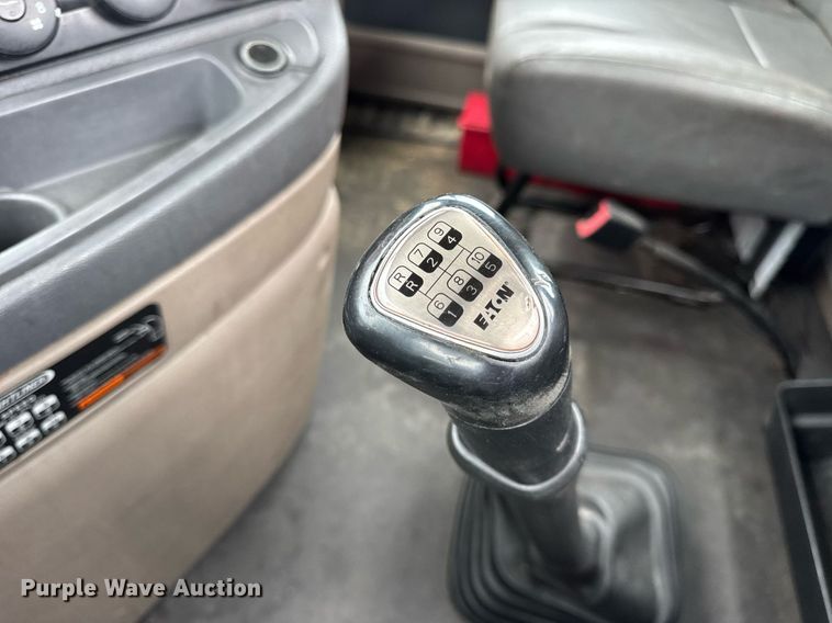 image for item DV4155 2014 Freightliner Cascadia semi truck