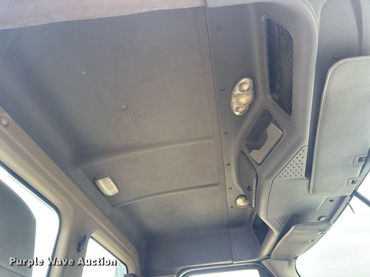 image for item DV4155 2014 Freightliner Cascadia semi truck