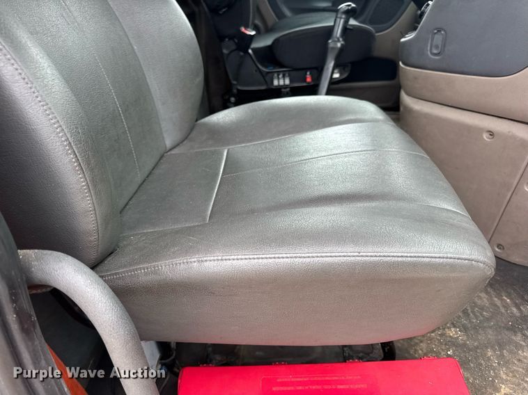 image for item DV4155 2014 Freightliner Cascadia semi truck