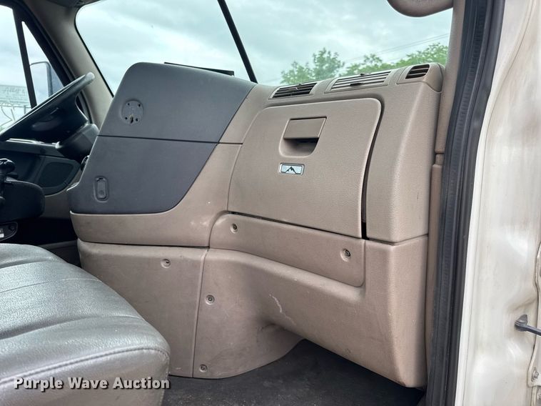 image for item DV4155 2014 Freightliner Cascadia semi truck