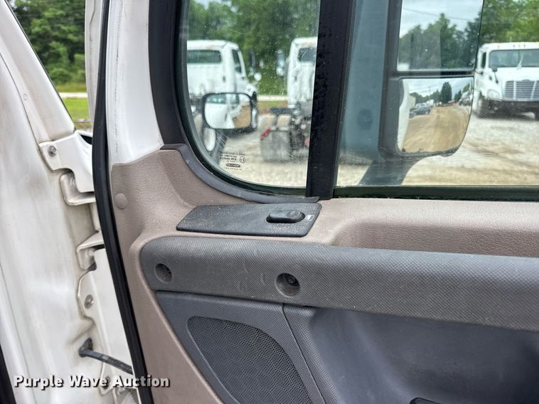 image for item DV4155 2014 Freightliner Cascadia semi truck