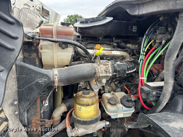 image for item DV4155 2014 Freightliner Cascadia semi truck