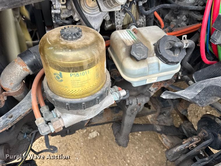 image for item DV4155 2014 Freightliner Cascadia semi truck