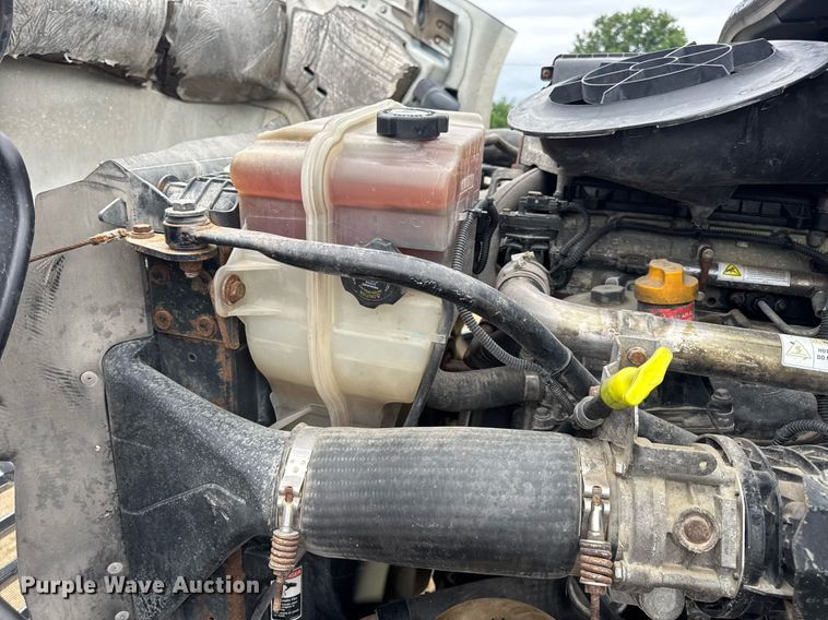 image for item DV4155 2014 Freightliner Cascadia semi truck