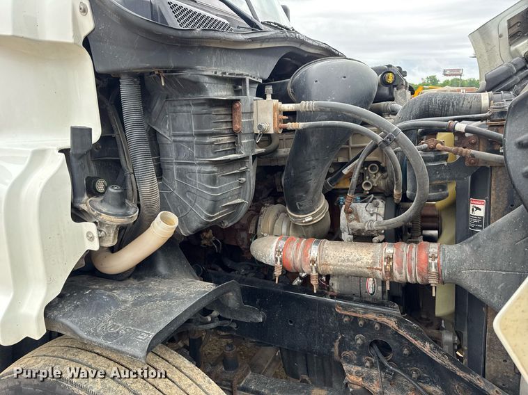 image for item DV4155 2014 Freightliner Cascadia semi truck