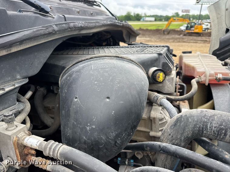 image for item DV4155 2014 Freightliner Cascadia semi truck