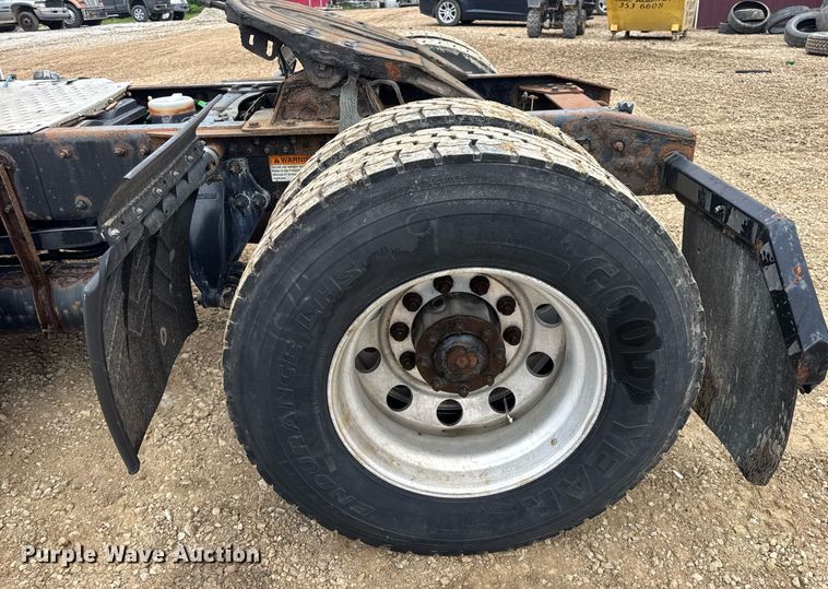 image for item DV4155 2014 Freightliner Cascadia semi truck