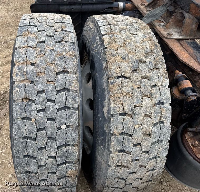 image for item DV4155 2014 Freightliner Cascadia semi truck