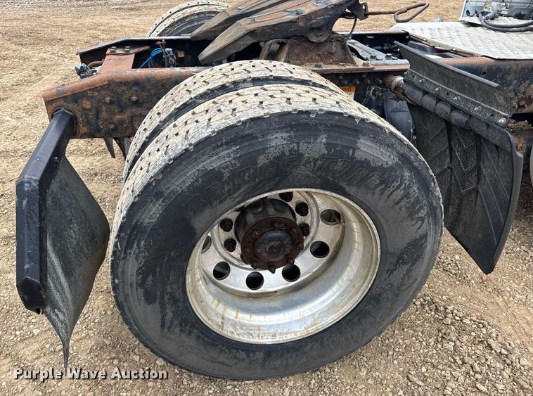 image for item DV4155 2014 Freightliner Cascadia semi truck