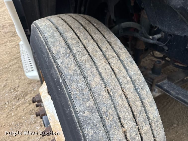 image for item DV4155 2014 Freightliner Cascadia semi truck