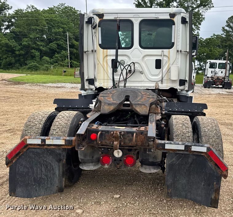 image for item DV4156 2016 Freightliner Cascadia semi truck