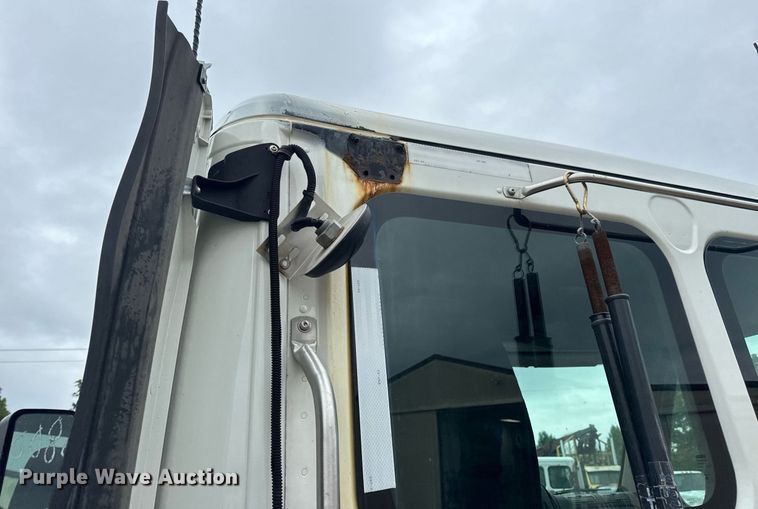 image for item DV4156 2016 Freightliner Cascadia semi truck