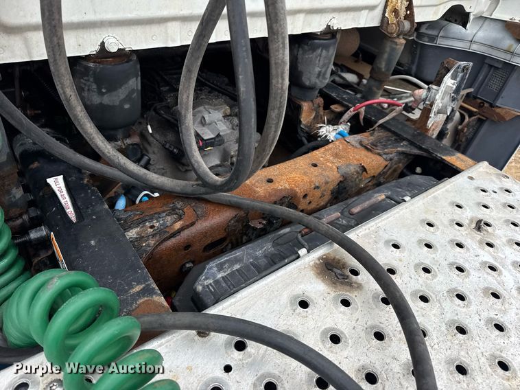 image for item DV4156 2016 Freightliner Cascadia semi truck