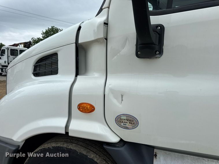 image for item DV4156 2016 Freightliner Cascadia semi truck