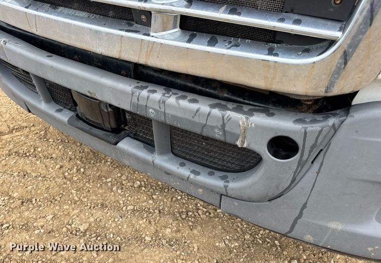 image for item DV4156 2016 Freightliner Cascadia semi truck