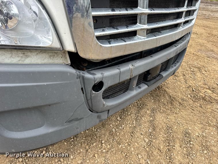 image for item DV4156 2016 Freightliner Cascadia semi truck