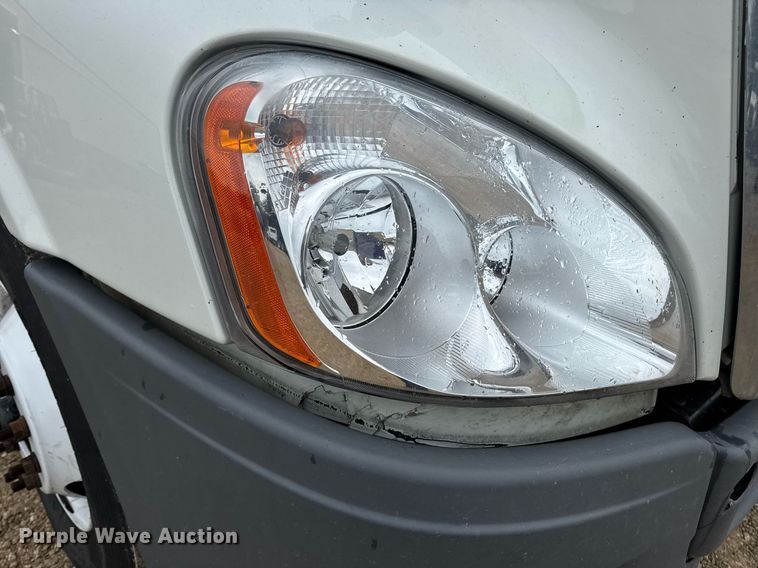 image for item DV4156 2016 Freightliner Cascadia semi truck