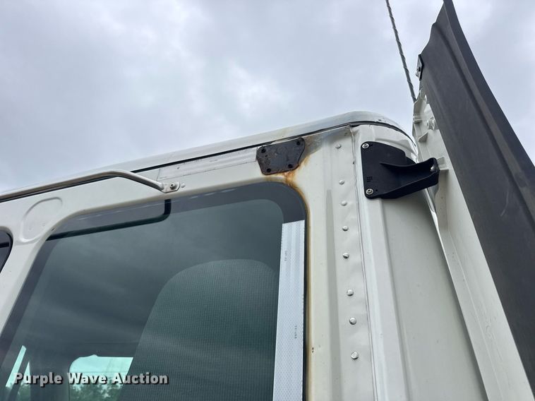 image for item DV4156 2016 Freightliner Cascadia semi truck