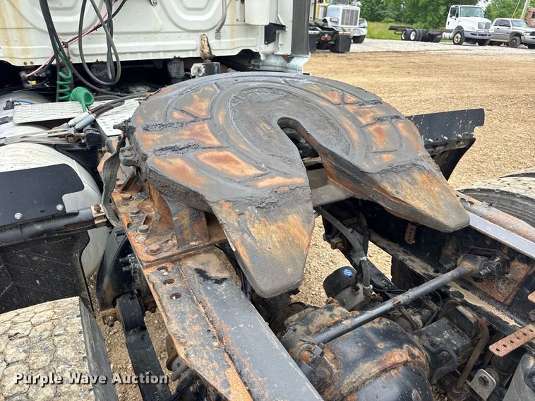 image for item DV4156 2016 Freightliner Cascadia semi truck