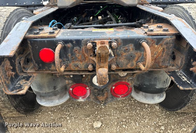 image for item DV4156 2016 Freightliner Cascadia semi truck