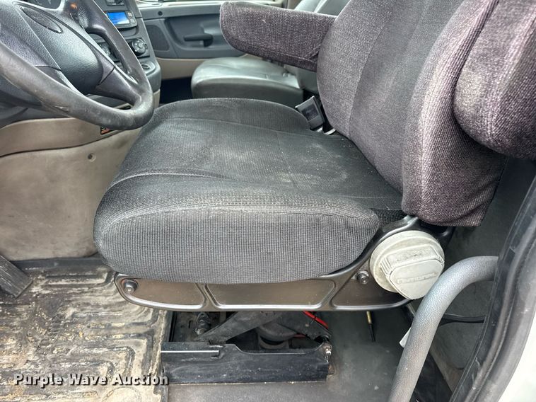 image for item DV4156 2016 Freightliner Cascadia semi truck