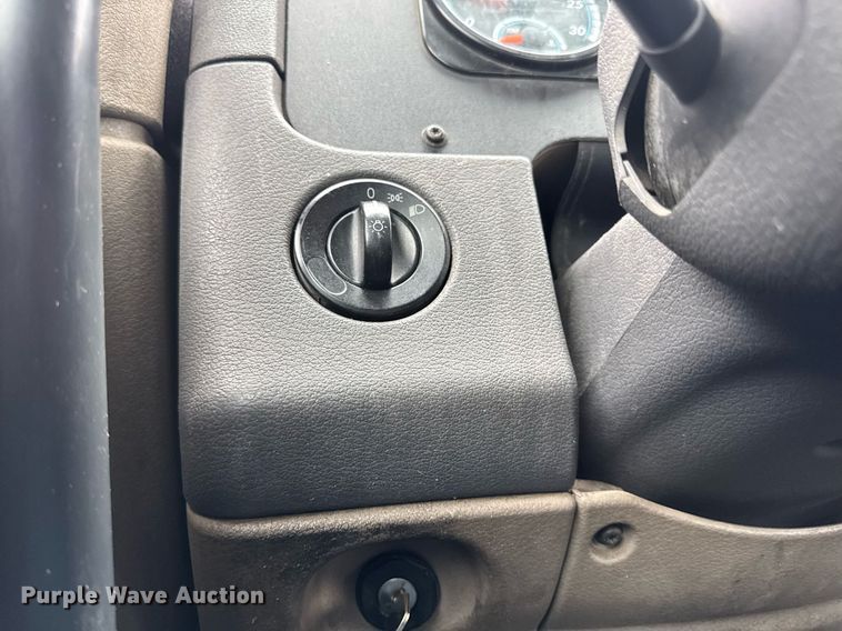 image for item DV4156 2016 Freightliner Cascadia semi truck