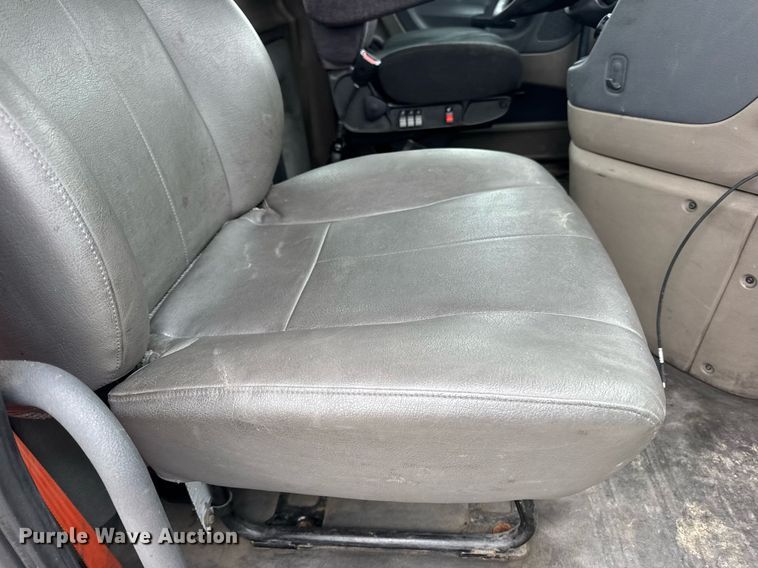 image for item DV4156 2016 Freightliner Cascadia semi truck