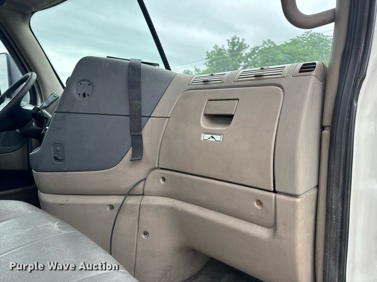 image for item DV4156 2016 Freightliner Cascadia semi truck