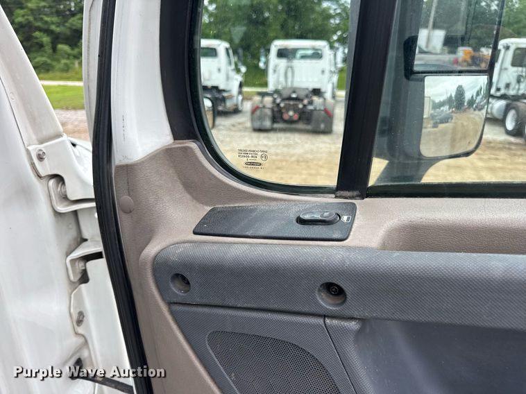 image for item DV4156 2016 Freightliner Cascadia semi truck