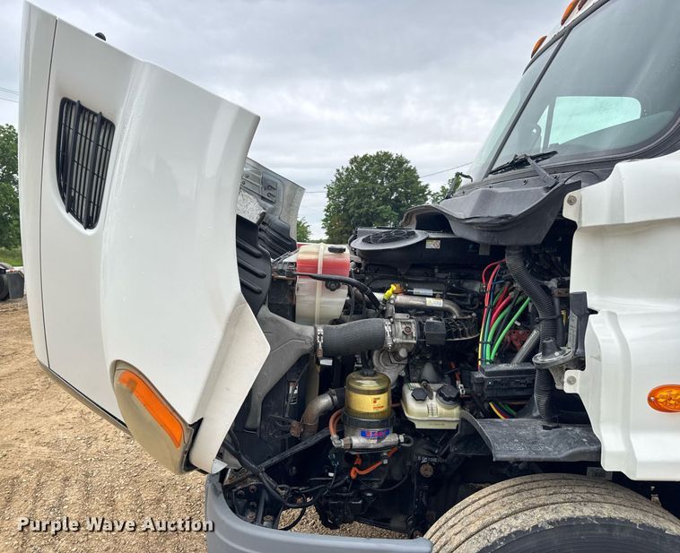 image for item DV4156 2016 Freightliner Cascadia semi truck