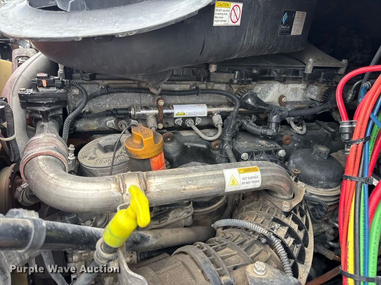 image for item DV4156 2016 Freightliner Cascadia semi truck