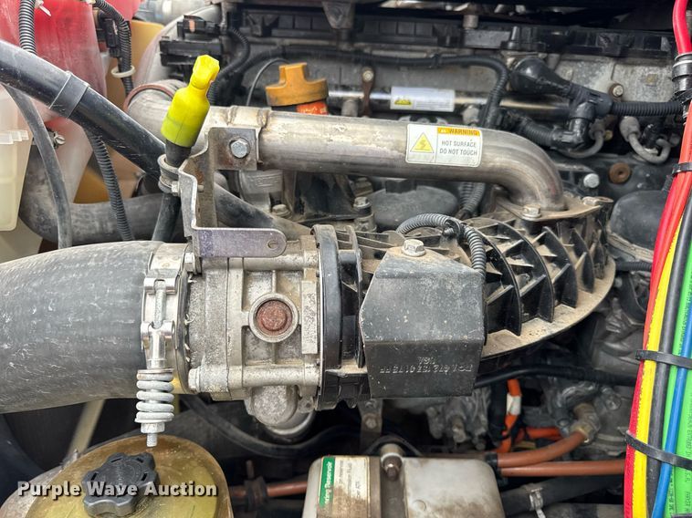 image for item DV4156 2016 Freightliner Cascadia semi truck