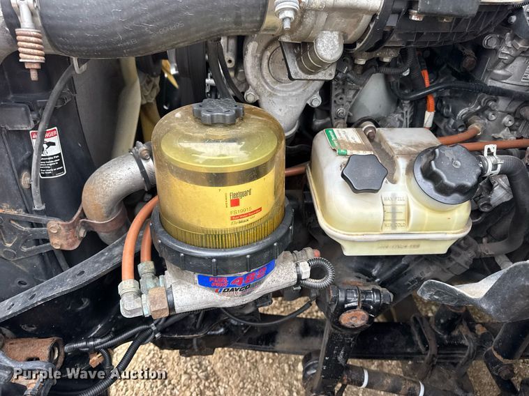 image for item DV4156 2016 Freightliner Cascadia semi truck